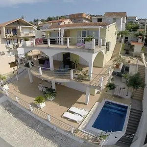 Palace View Apartment