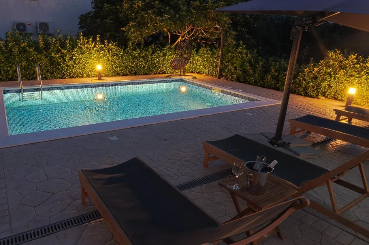 Villa Vinko Trogir 0*,  Croatia