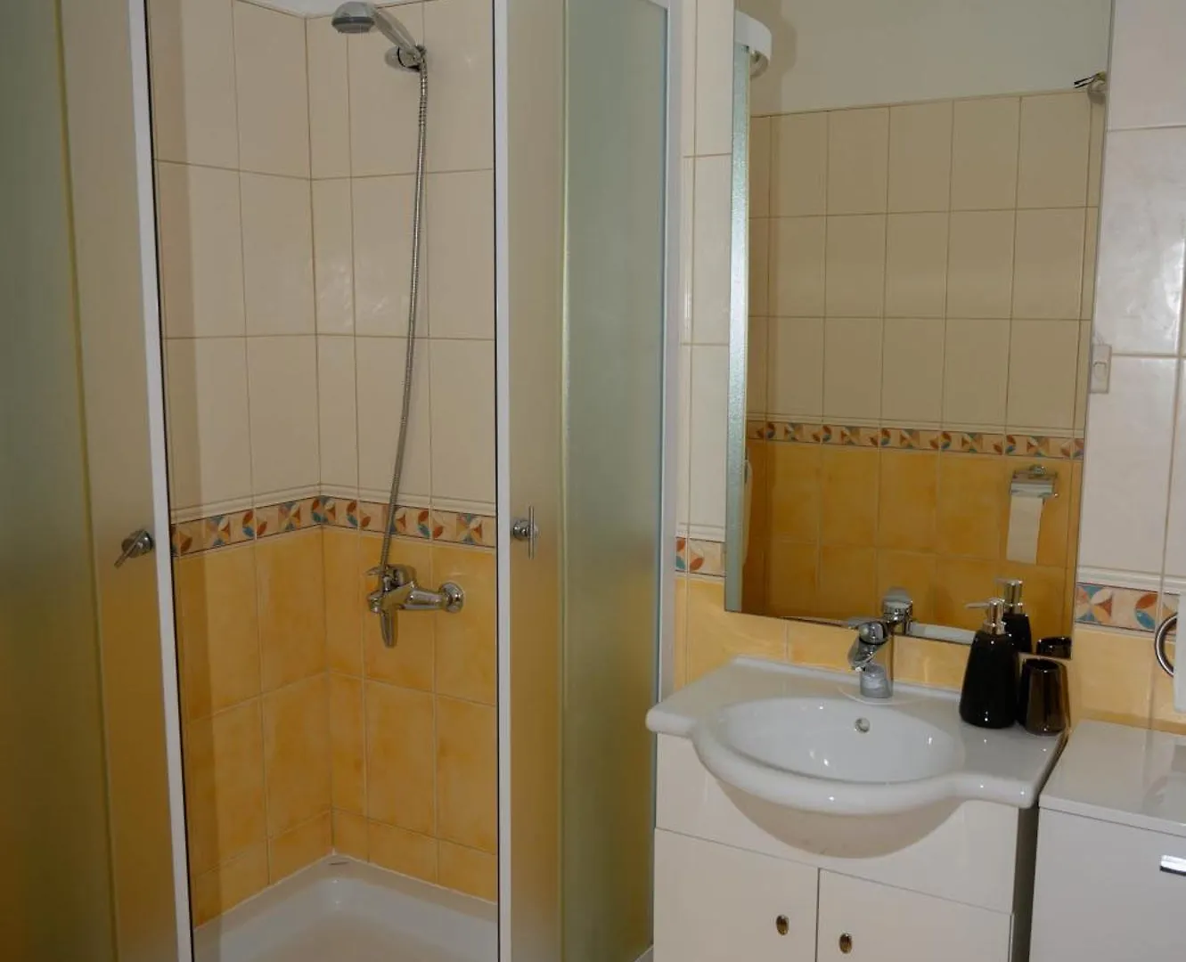 Villa Vinko Trogir 0*,  Croatia